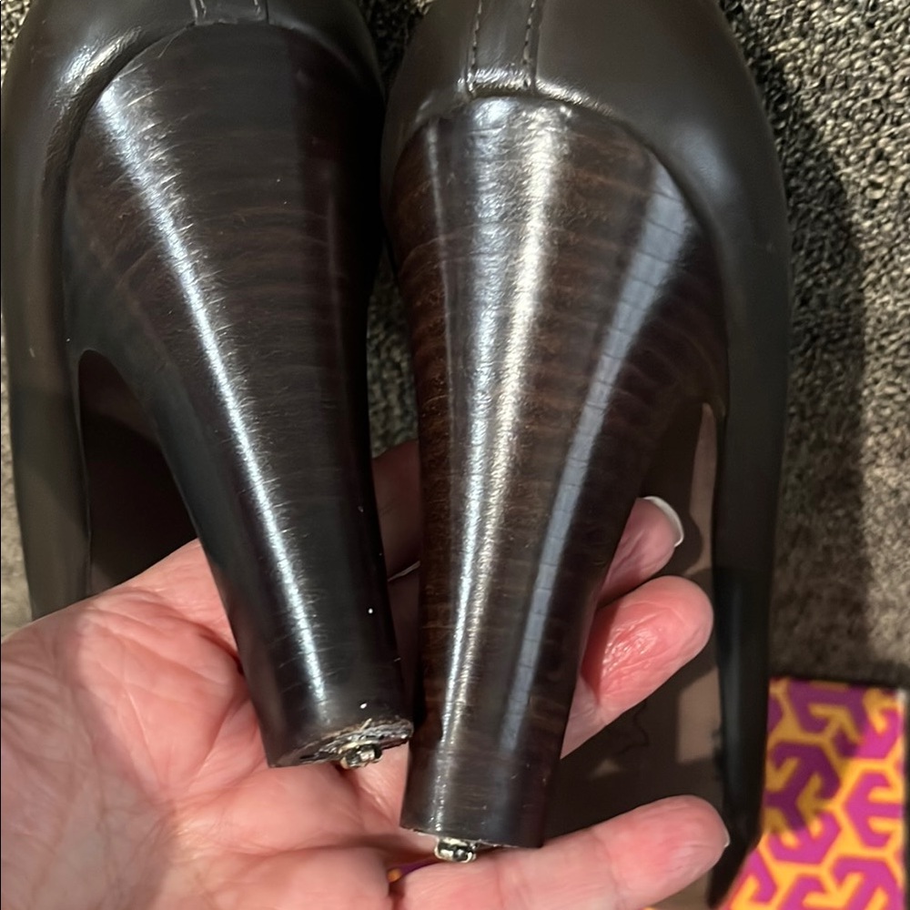 New Tory Burch Chocolate Brown Betty Pumps - Picture 9 of 16